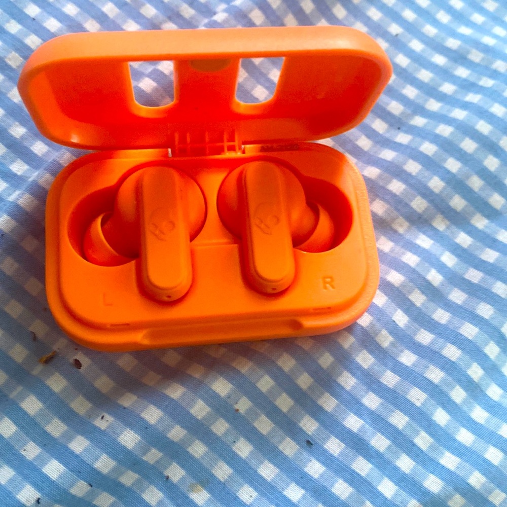 AirPods brand new I just opened the box to display